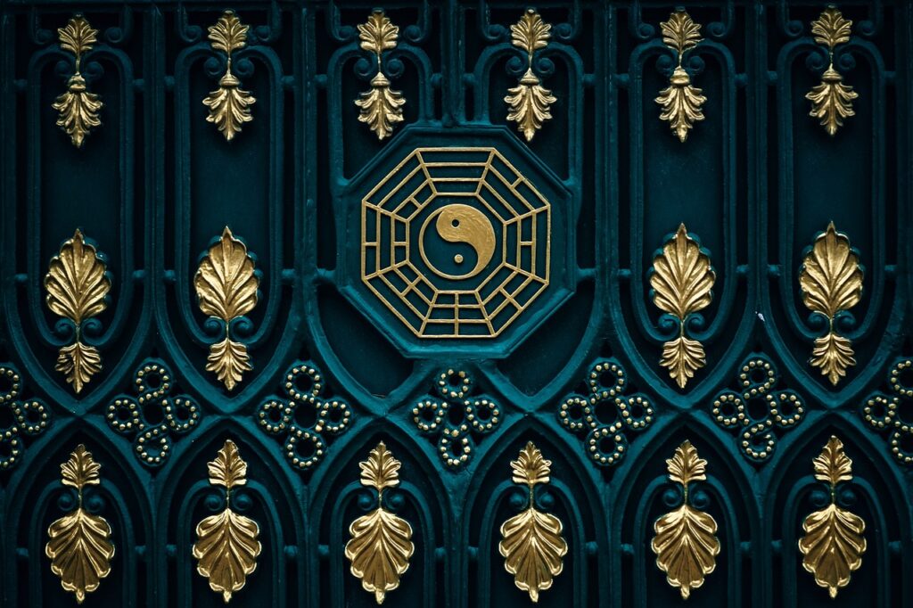 Wallpaper with yin yang symbol